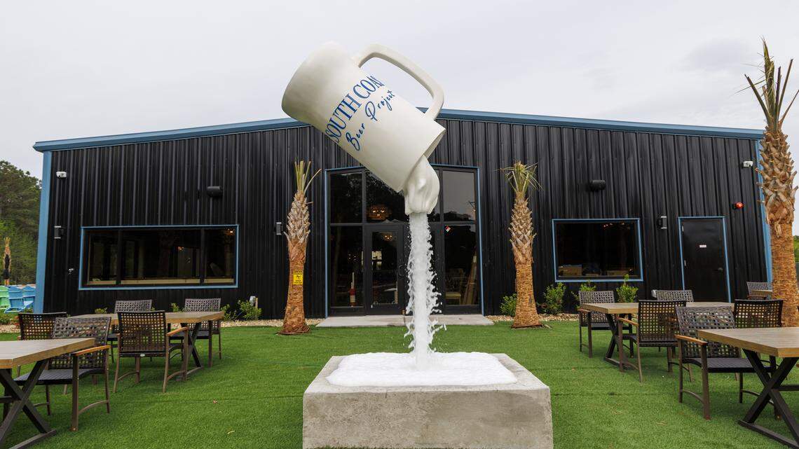 New Carolina Forest brewery allows diners to walk between 2 restaurants. Take a look