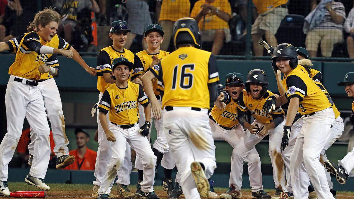 Peachtree City, Georgia’s Jansen Kenty (16) is greeted by teammates after hitting a solo home run off Houston, Texas’ Ethan Goldstein in the sixth inning during an elimination baseball game in United States pool play at the Little League World Series tournament in South Williamsport, Pa., Monday, Aug. 20, 2018. Georgia won 7-6, eliminating Texas.(AP Photo/Gene J. Puskar)