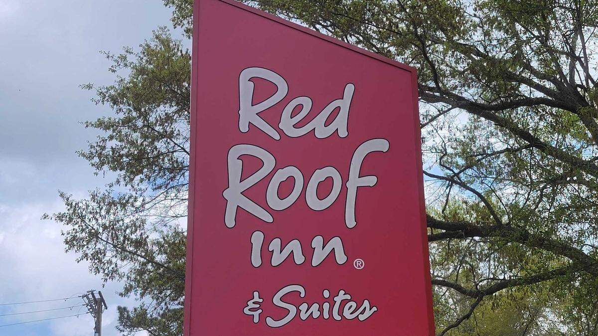 A North Carolina woman is seeking more than $100,000 after breaking her neck at a Myrtle Beach Red Roof Inn, lawsuit says.