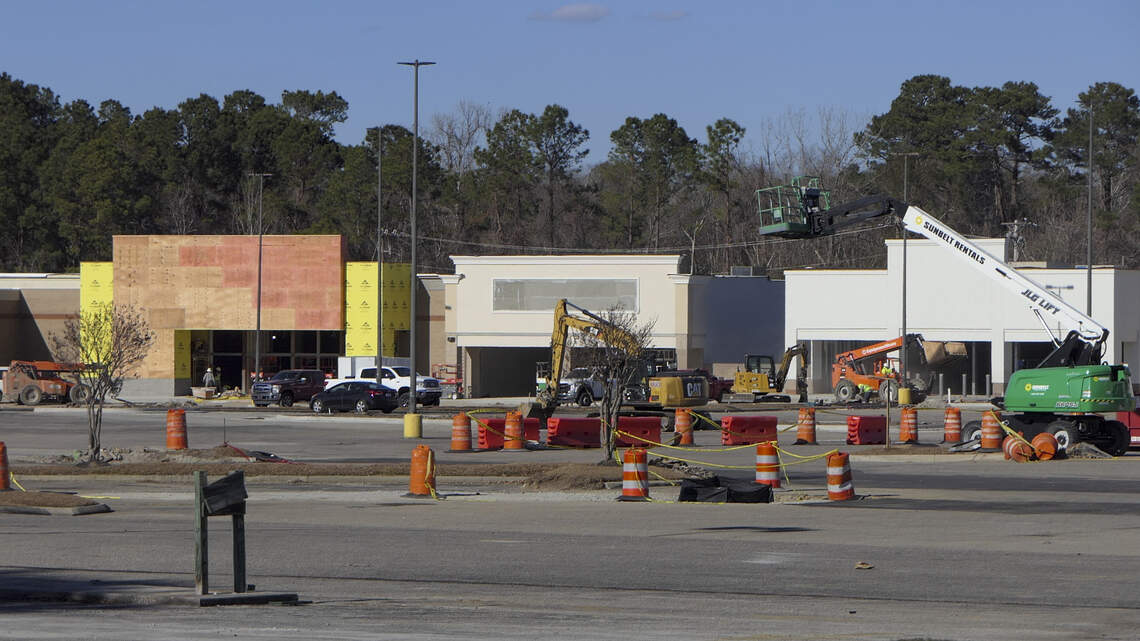 This popular chicken wing chain is set to open at growing Conway shopping center