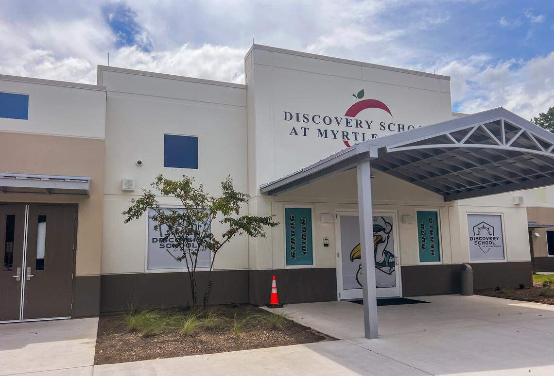 Increased traffic generated by the new charter school, The Discovery School, along Highway 90 is frustrating parents and other locals. Aug. 21, 2025.