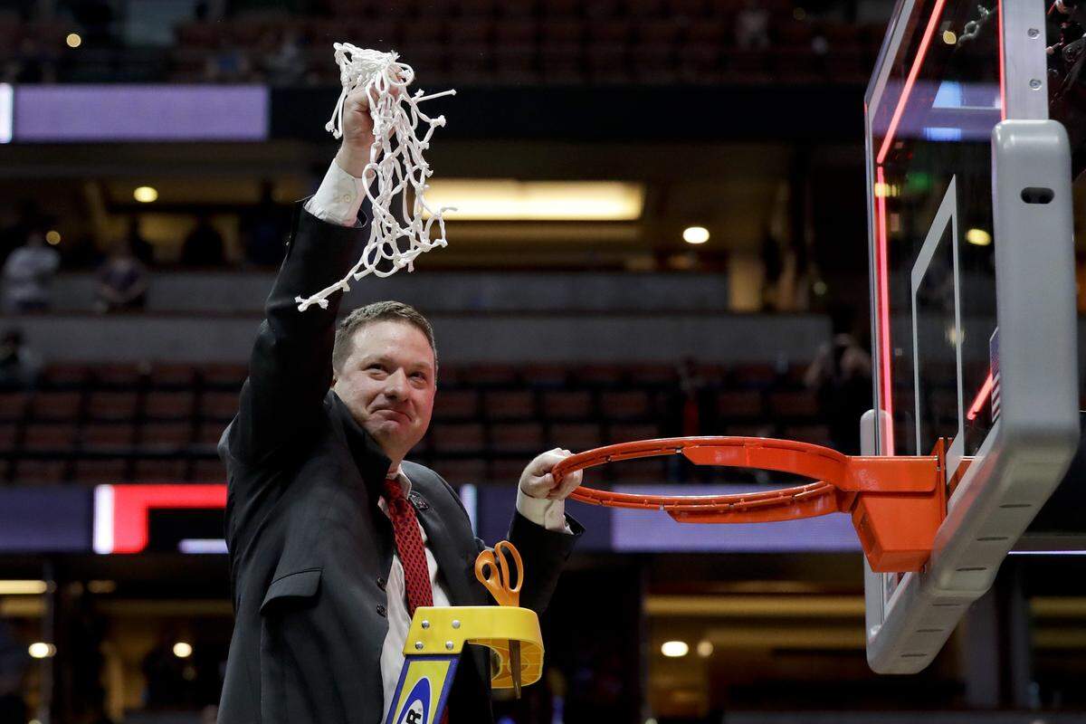 Texas Tech coach Chris Beard holds up the net after the team’s win over Gonzaga in the West Regional final in the NCAA men’s college basketball tournament Saturday, March 30, 2019, in Anaheim, Calif. Texas Tech won 75-69. (AP Photo/Marcio Jose Sanchez)