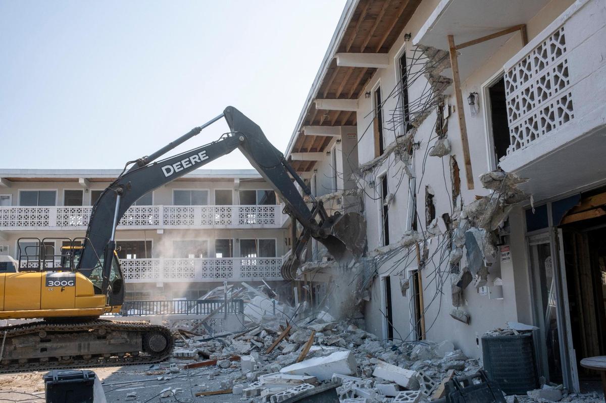 Demolition began on the landmark Fountainbleau Inn today. June 1, 2022.