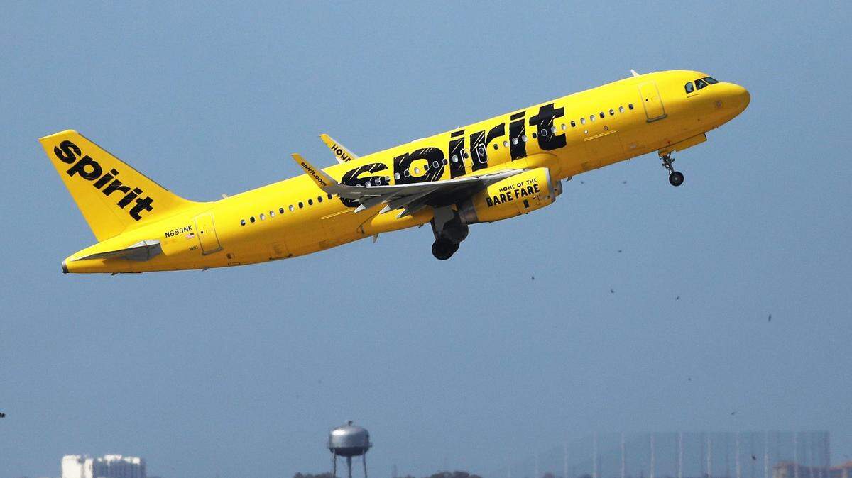 A Spirit Airlines Airbus A320-232 takes off at the Orlando International Airport in November 2020. (Ricardo Ramirez Buxeda/Orlando Sentinel/TNS)