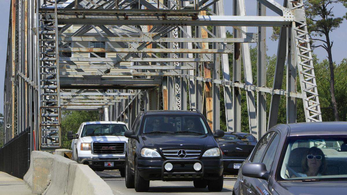 Traffic crosses the Barefoot Landing swing bridge in North Myrtle Beach. The bridge has numerous obvious signs of rust and peeling paint and officials are meeting Monday to discuss the repainting. Photo by Steve Jessmore sjessmore@thesunnews.com.
