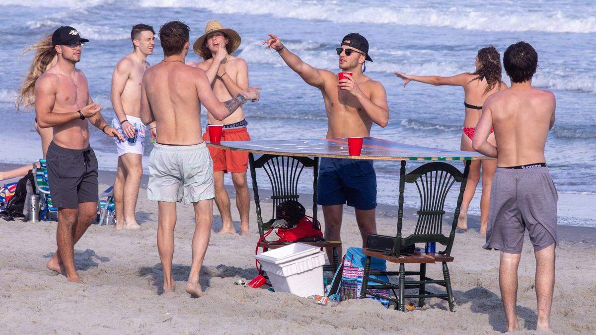 Mecklenburg County residents should not travel during spring break, according to a local public health advisory issued Friday aimed at reducing potential COVID-19 spread as cases and more contagious variants continue to circulate in the Charlotte area. This scene was photographed a year ago in Myrtle Beach on Thursday. March 19, 2020.