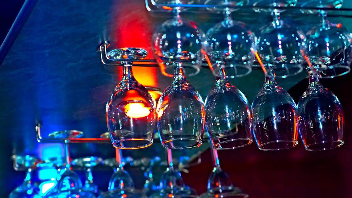 Drink nozzle grime & trash contamination in Myrtle Beach restaurant inspections