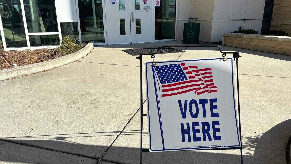 A “Vote here” sign at Myrtle Beach Middle School, helping show people their polling location. Feb. 24, 2024.