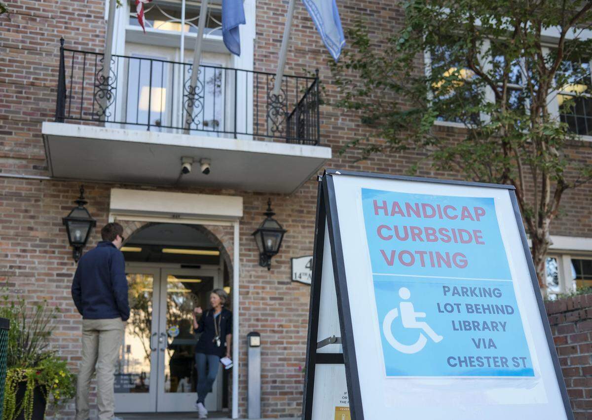 Early voting for municipal elections in the City of Myrtle Beach started on Monday, Oct. 20 at Chapin Memorial Library in Myrtle Beach, SC. Monday, Oct.20, 2025.