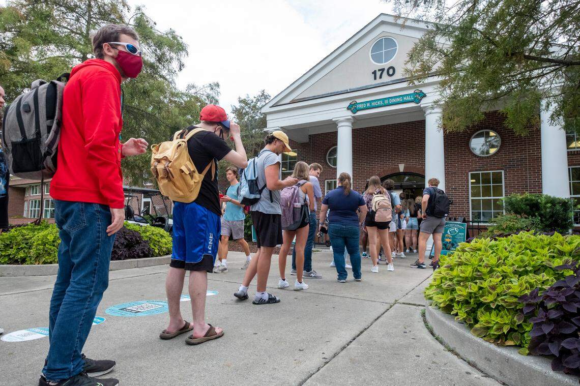 Coastal students stand in line for the dining hall on the first day of classes on the 2022 Fall semester on Wednesday. Aug. 24, 2022.