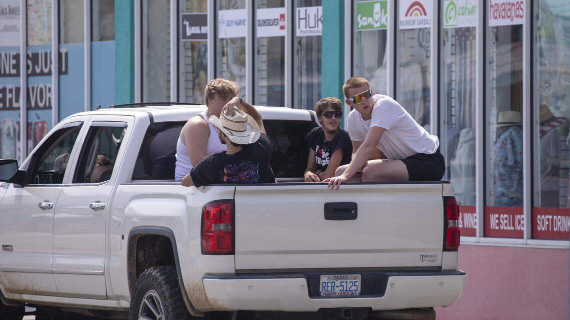 Riding in bed of pickup is Southern pastime. But is it legal in SC? What law says