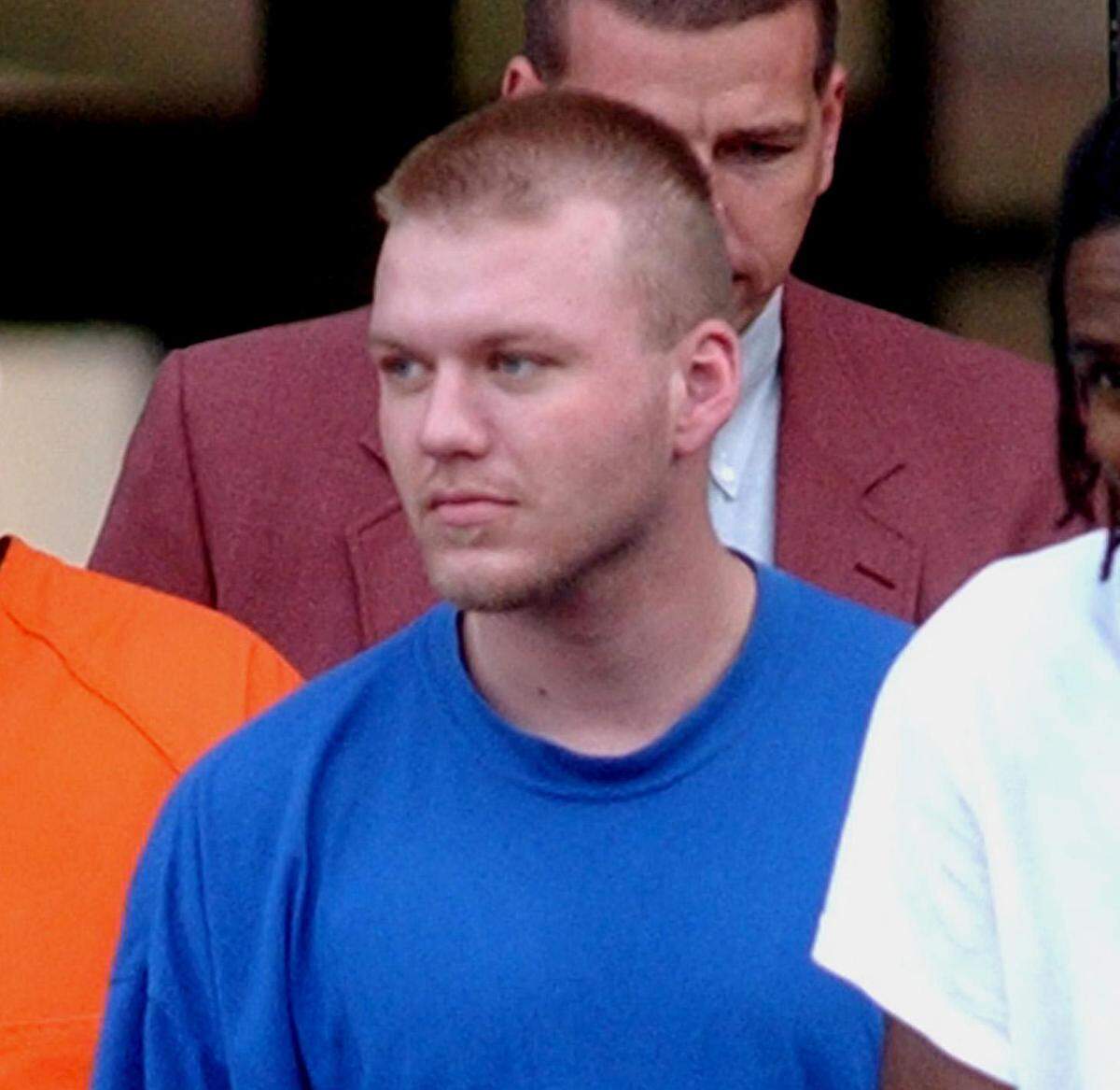 11/26/02 Chadrick Fulks is led from the McMillan Federal Building in Florence after a preliminary hearing on Federal kidnapping charges. Fulks is one of the men suspected in the kidnapping of Alice Donovan from the Conway Walmart.(CQ)TOM MURRAY