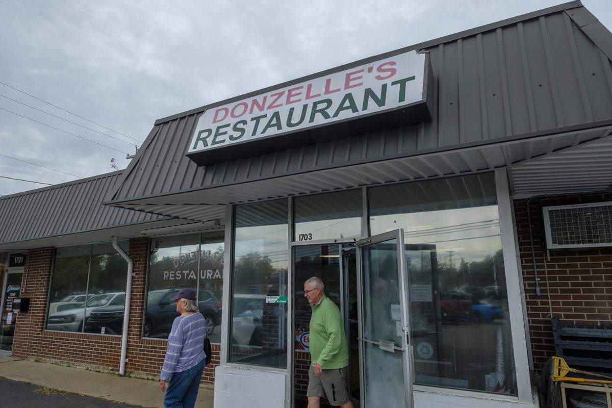 Conway locals are making their final visits to Donzelle's Restaurant. A favorite for more than 60 years, the eatery is known for both it's comfort food and it's social atmosphere. Founded by Donzelle and Dick Dickerson in 1962 and run by three generations of the family, Donzelle's will close its doors on Christmas Eve. December 17, 2025.