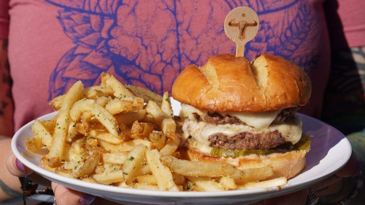 Old Chicago Pizza is set to close at the end of November with Bohemian Bull Tavern and Beer Garden taking over the location.