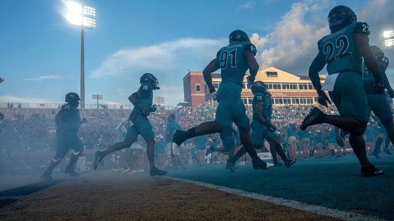 Coastal Carolina battles Army to win first game of 2022 season.