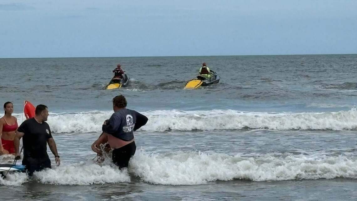 Swimmer arrested after refusing to leave ocean, trying to punch SC rescuers