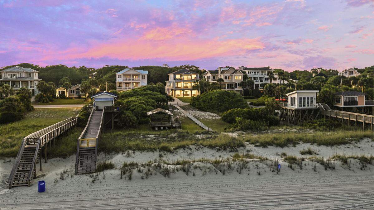 A photo of an oceanfront property recently listed for sale. The property, located at 5725 North Ocean Boulevard, comes with its own cabana lot.