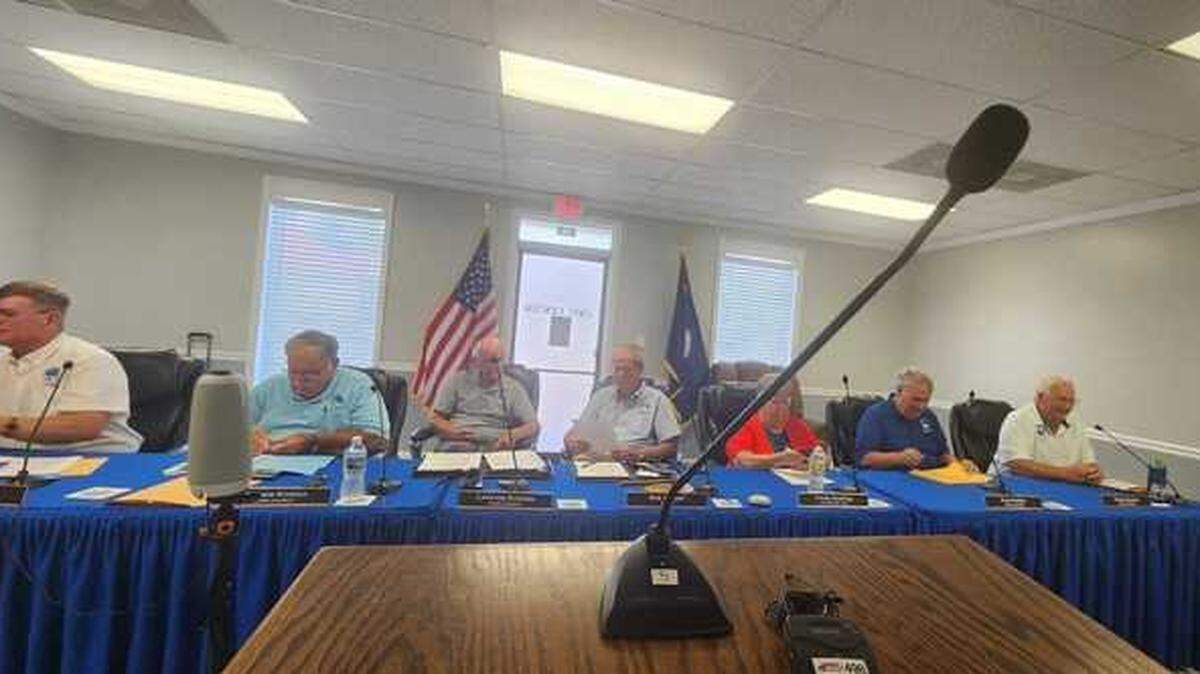Members of the Surfside Beach Town Council prepare for a meeting on Aug. 8, 2023.