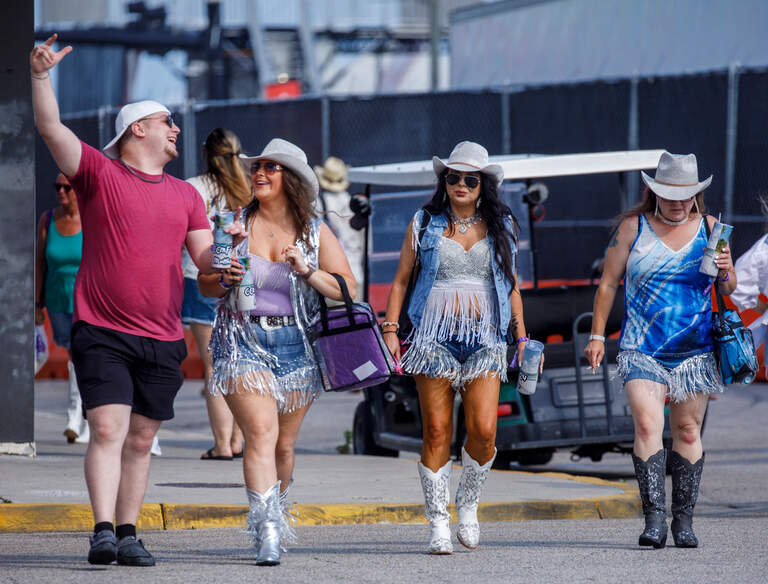 Cowboy boots and hats: the fashion of CCMF in Myrtle Beach  display picture 1