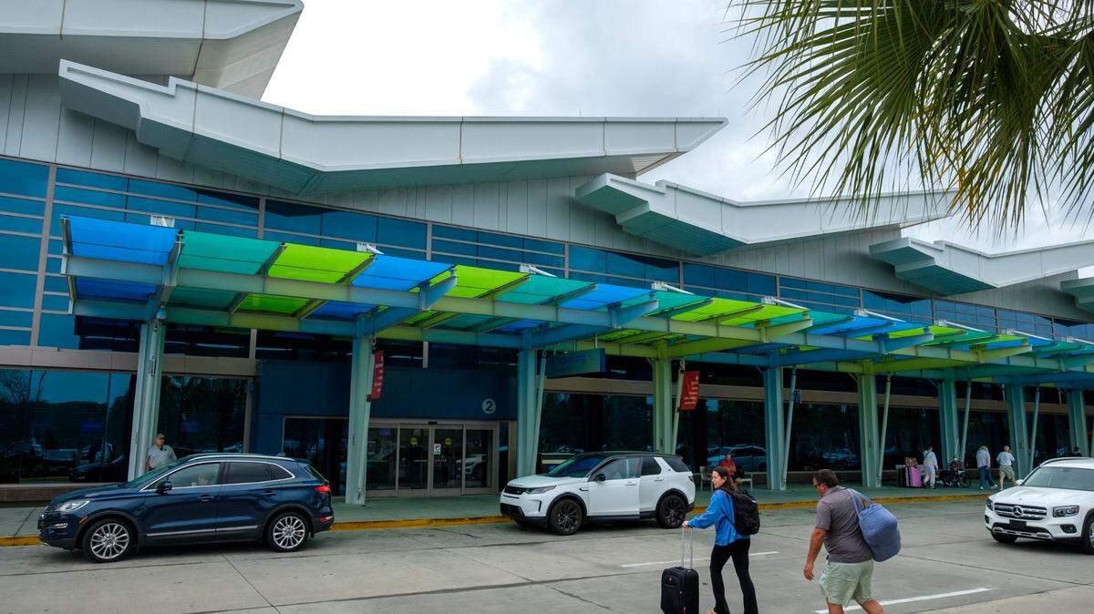 Travelers at Myrtle Beach International Airport terminal. TSN File. March 09, 2022.