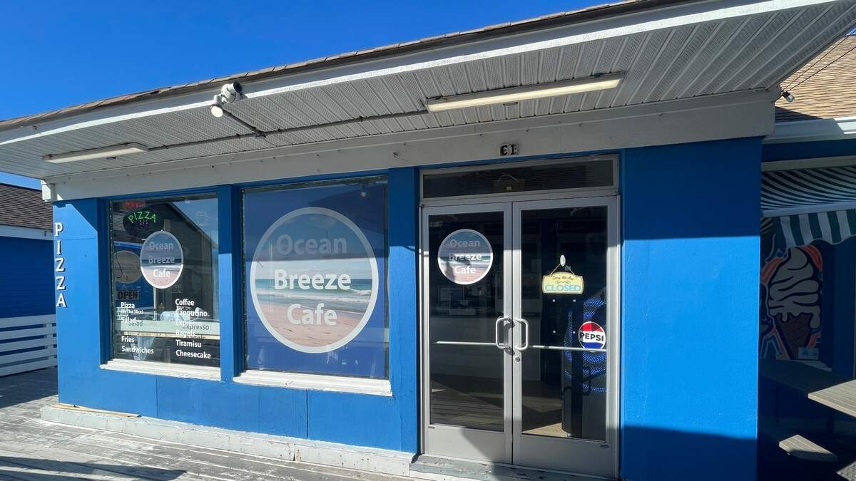 The Ocean Breeze Cafe restaurant plans to open in March 2025 in the Myrtle Beach area near the Apache Campground Beach. The shop will serve different types of coffee and also pizza.