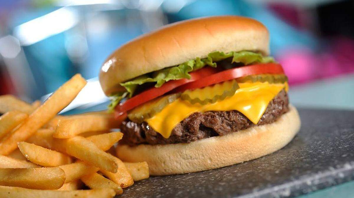 California Burger opened in Conway Sunday, July 3. The restaurant serves cheeseburgers, chicken sandwiches and chicken wings.