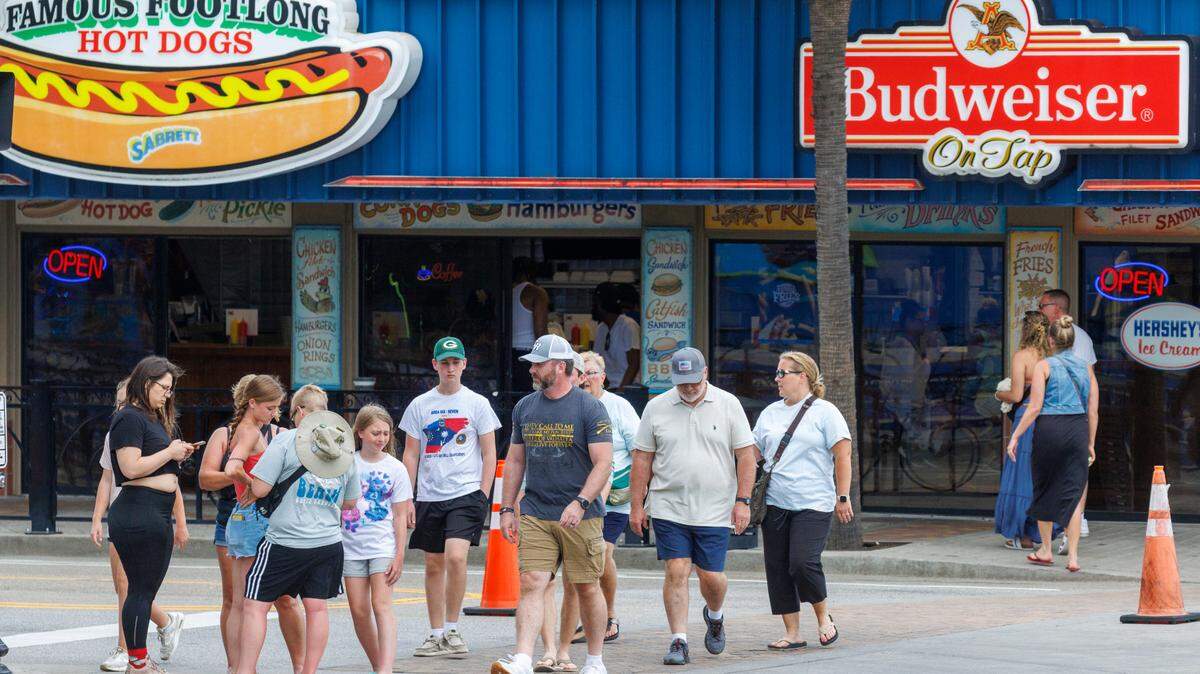 Downtown Myrtle Beach’s tourist district was relatively quiet for a Summer evening on Ocean Boulevard and the Boardwalk. Storms put a damper on the evening activities but as the skies cleared, visitors returned to enjoy the attractions. Friday, May 30, 2025.