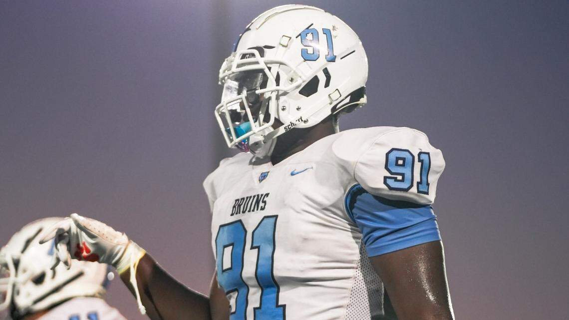 Amare Adams is the top 2025 SC football recruit. Will the Gamecocks land him?