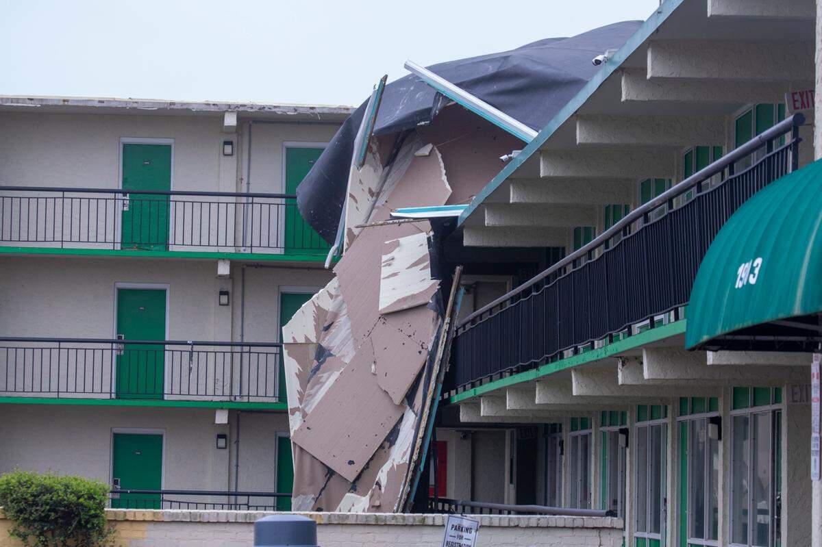 The roof of the Summer Wind Inn and Suites at 19th Avenue South in Myrtle Beach sustained damage to it’s roof during storms on Thursday forcing an evacuation of the hotel. April 11, 2024.