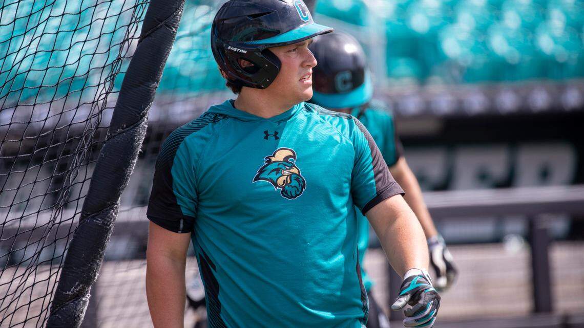 Coastal Carolina baseball stays alive with dominant win over UNCW in Conway regional