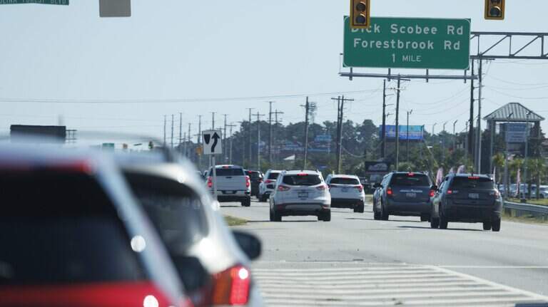 Can you use your phone at a traffic light? What SC’s hands-free law says