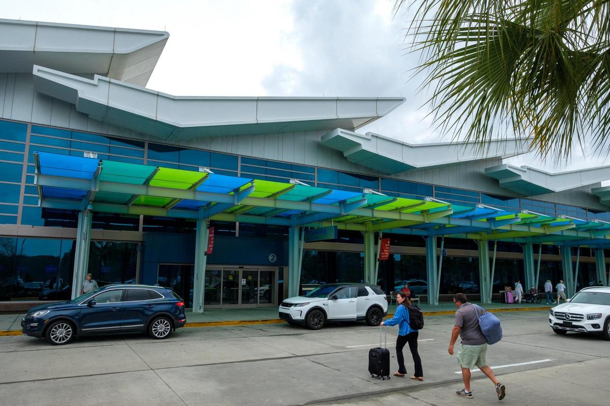 Travelers at Myrtle Beach International Airport terminal. TSN File. March 09, 2022.