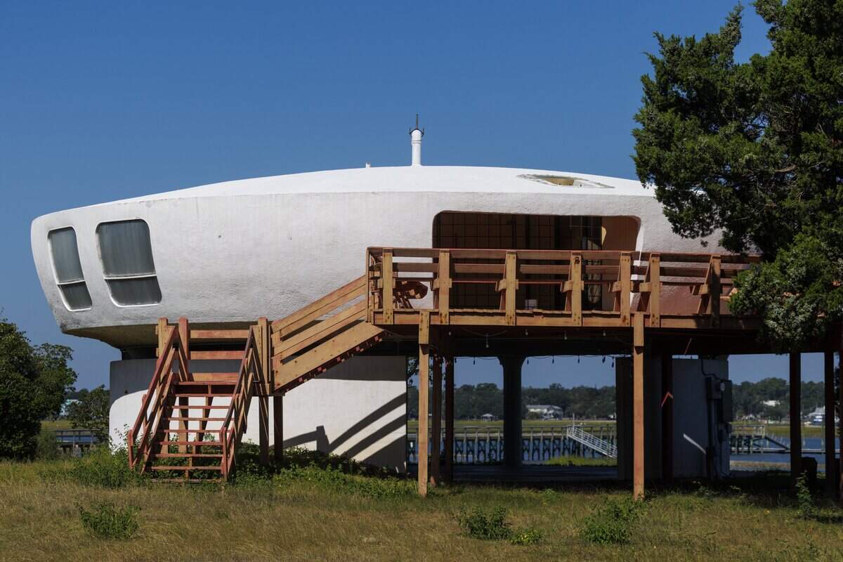 A mysterious cylindrical shaped house, known by locals as the “UFO house” on Garden City beach, overlooking Murrells Inlet, has withstood many hurricanes over the years since it was built in 1976 by Miami architect Peter Van Klout. Sept. 16, 2025.