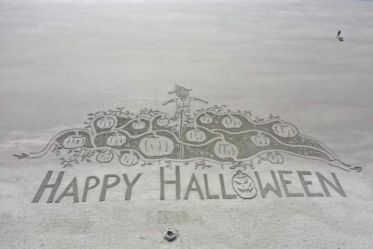 Hunter Gibbes said this is one of his favorite mazes he’s created. He made it around Halloween 2025. Gibes has been creating mazes and sand art in Sunset Beach for nearly 20 years.
