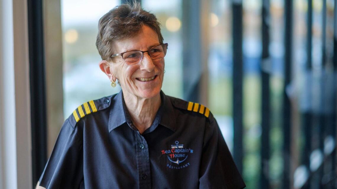 Myrtle Beach SC waitress works 40 years at Sea Captain’s House | Myrtle ...