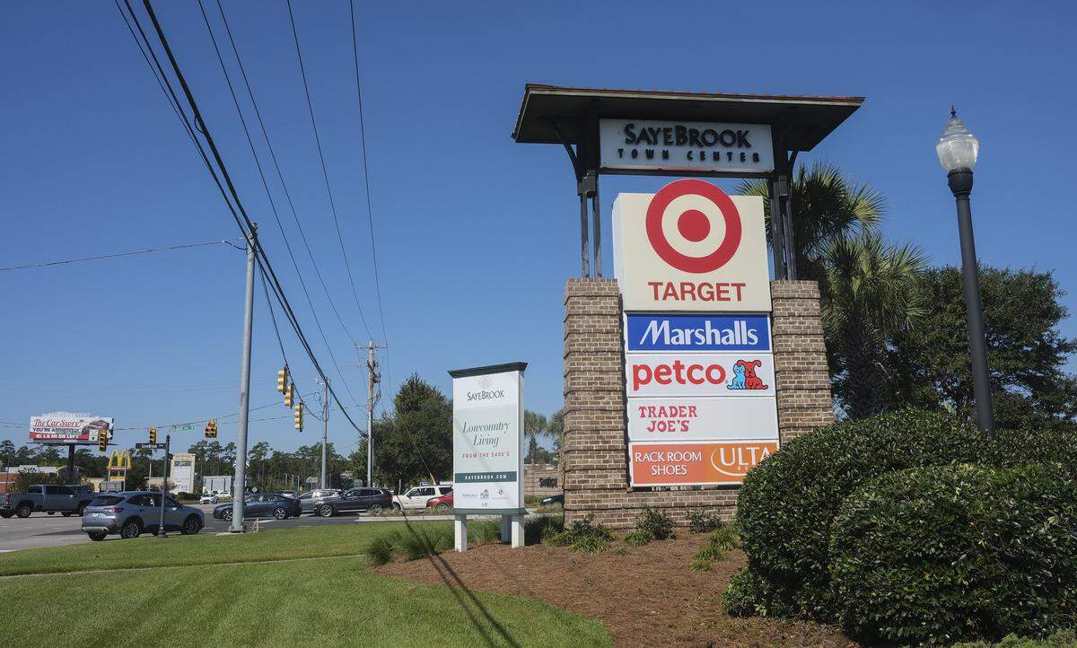 The opening of Trader Joe's in the Sayebrook shopping center has brought an increase in traffic to the intersection of Highway 544 and U.S. 17 Bypass near Myrtle Beach, SC. Thursday, Oct.16, 2025.