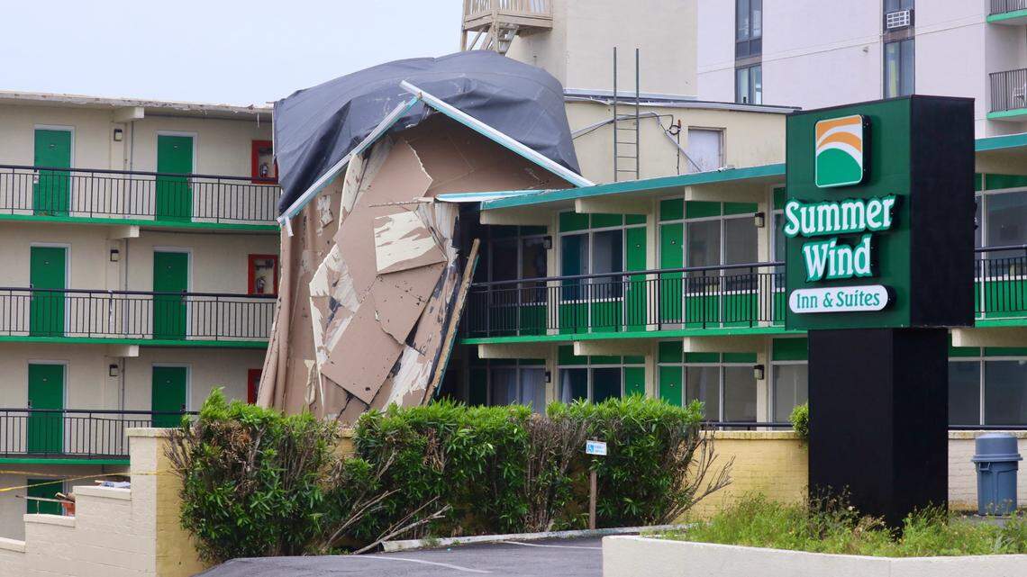 Myrtle Beach hotel evacuated after roof collapse. Ocean Boulevard closed to traffic