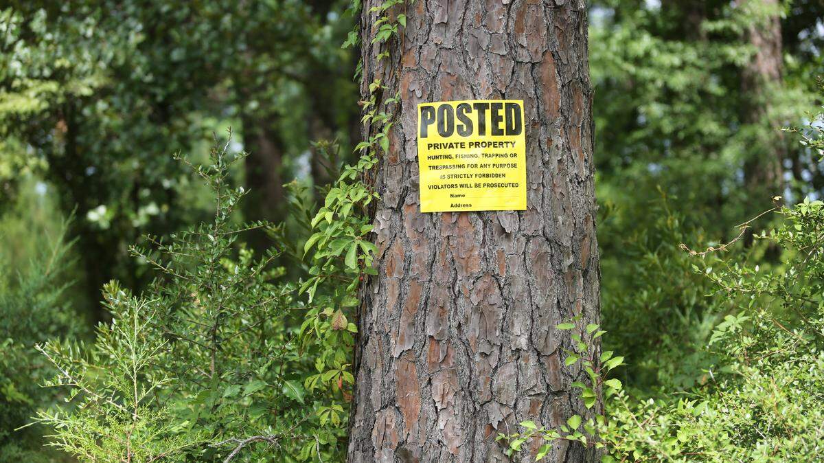 A “no trespassing” sign posted near a construction site in the Island Green community, in Burgess. The signs are posted around the borders of private property and a construction site, but a road that residents use runs through the area.