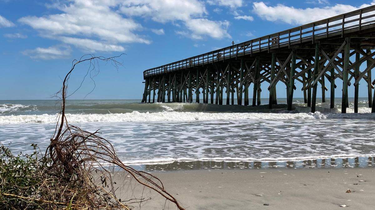 Rip currents often form near structures like piers and jettisons.