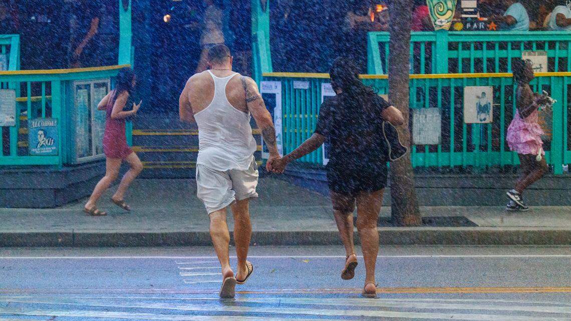 Do Myrtle Beach area drivers have to stop for pedestrians? What SC law says