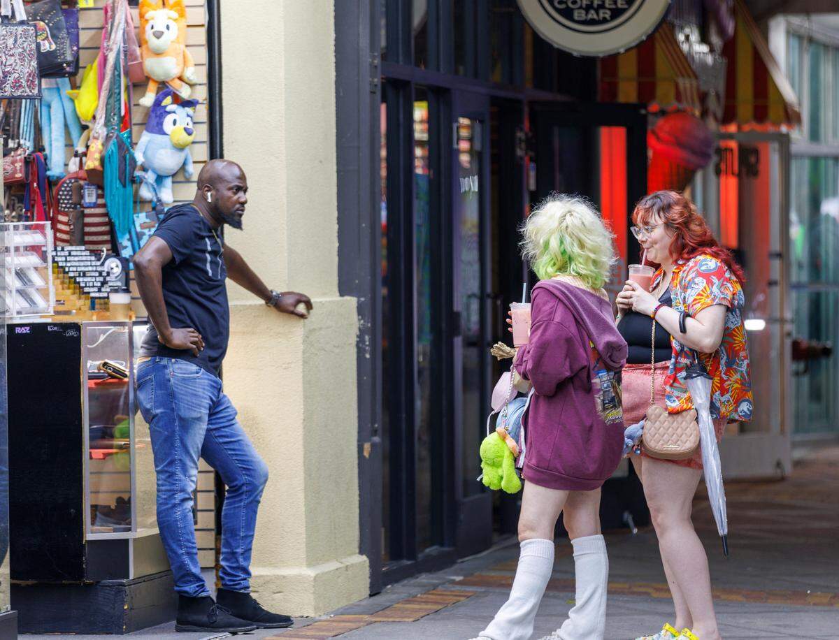 Downtown Myrtle Beach’s tourist district was relatively quiet for a Summer evening on Ocean Boulevard and the Boardwalk. Storms put a damper on the evening activities but as the skies cleared, visitors returned to enjoy the attractions. Friday, May 30, 2025.