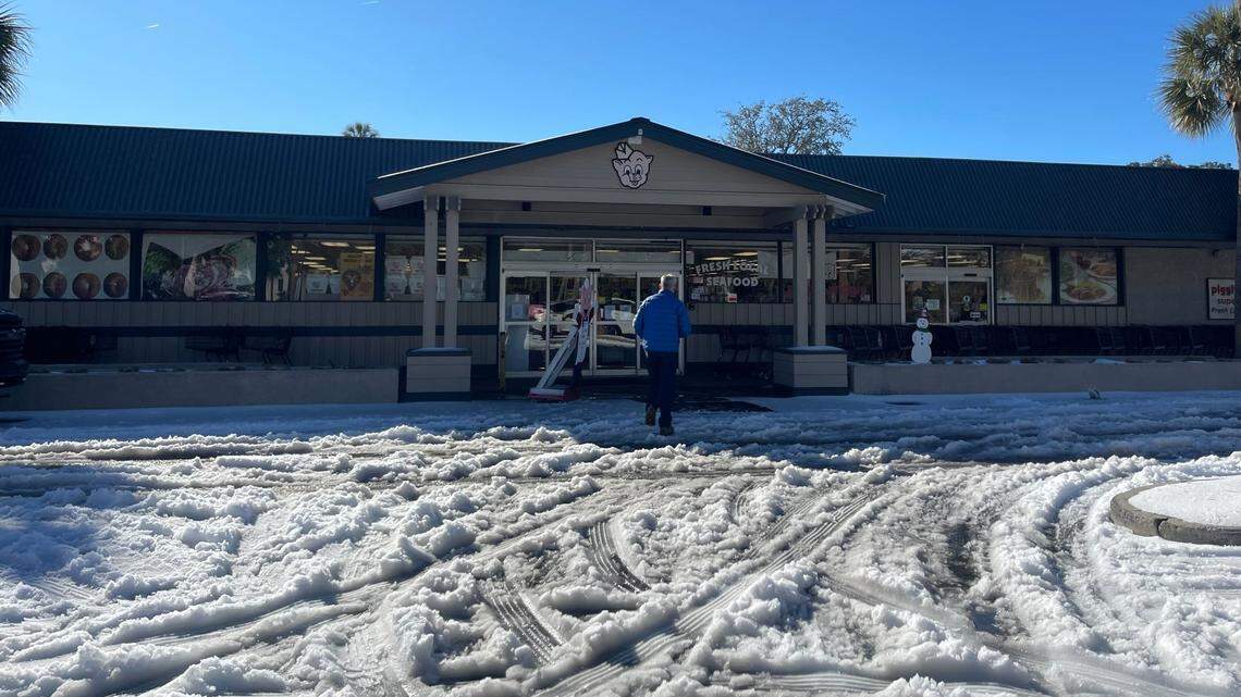 Live updates: Schools closed for another day. View roads in Hilton Head, Beaufort County