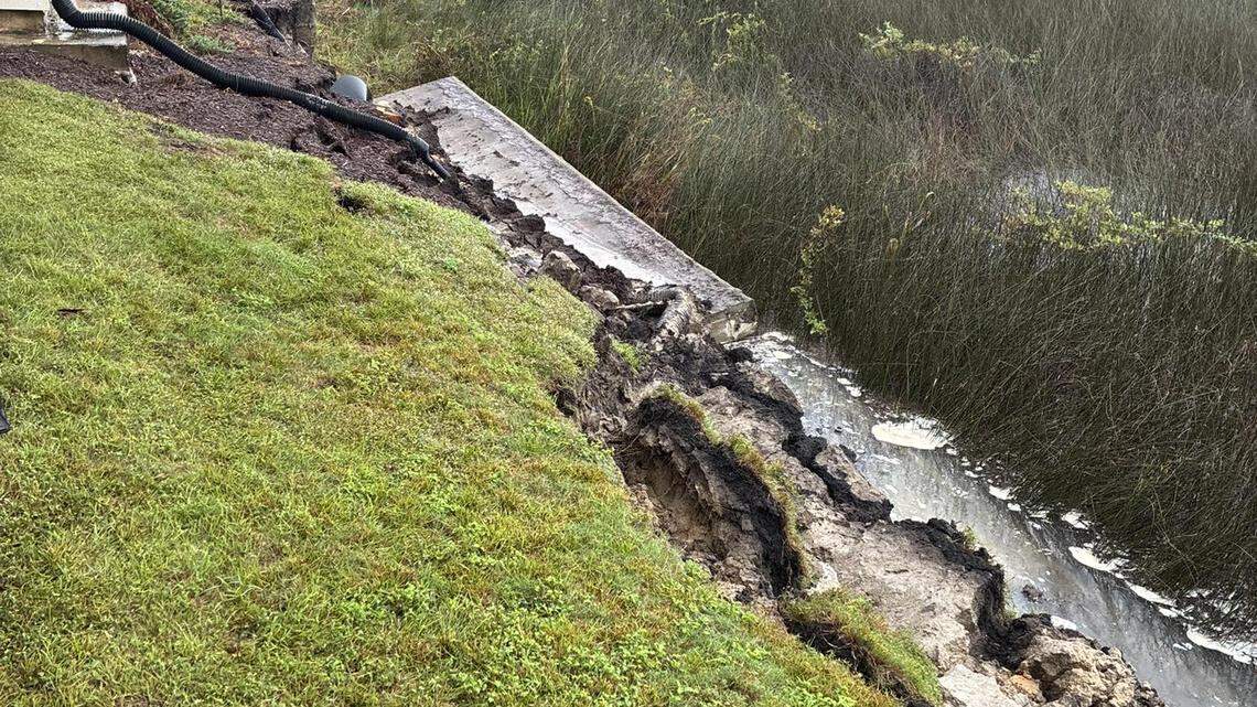 Homes evacuated as seawall collapses in North Myrtle Beach area