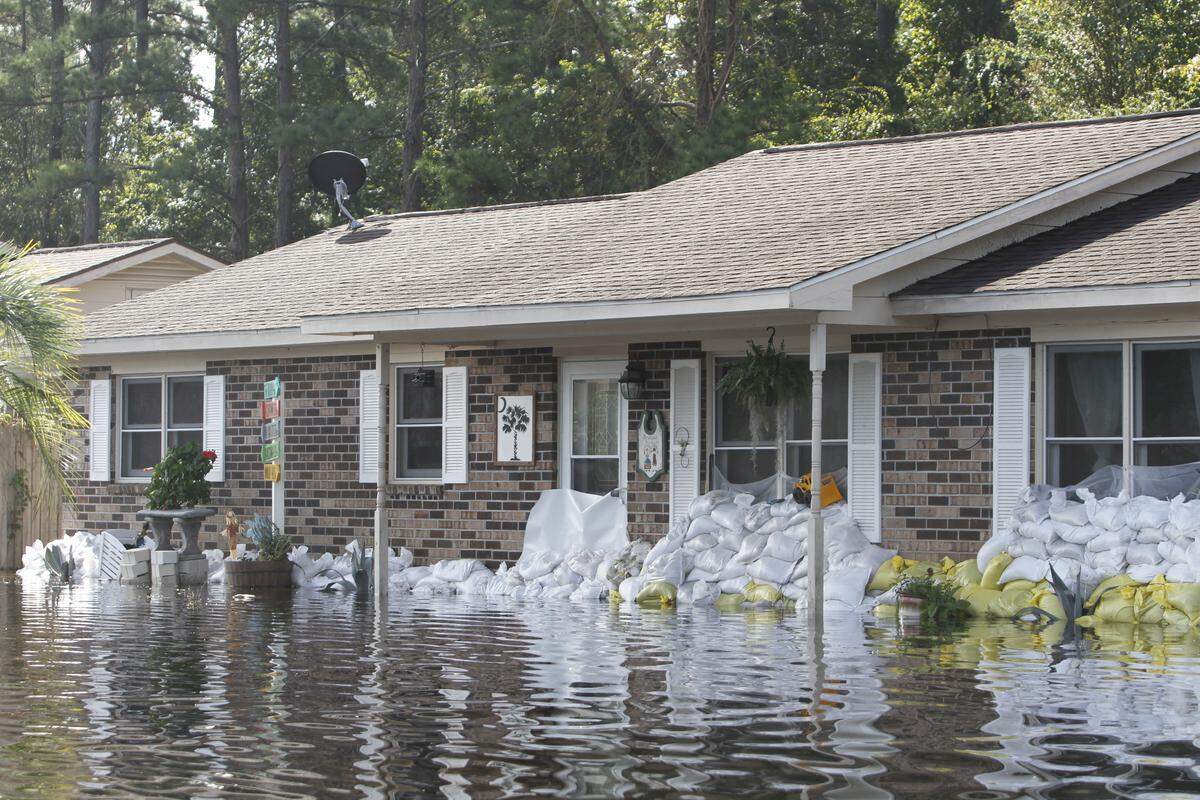 A home on Cottonwood Drive in the Rosewood Estates neighborhood is surrounded with sandbags. Sept. 24, 2018
