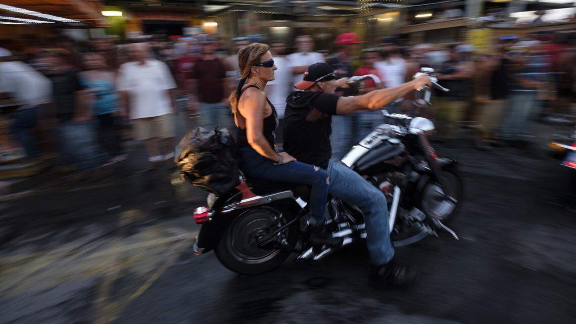 Can you drink or carry alcohol while on back of a motorcycle? What SC law says