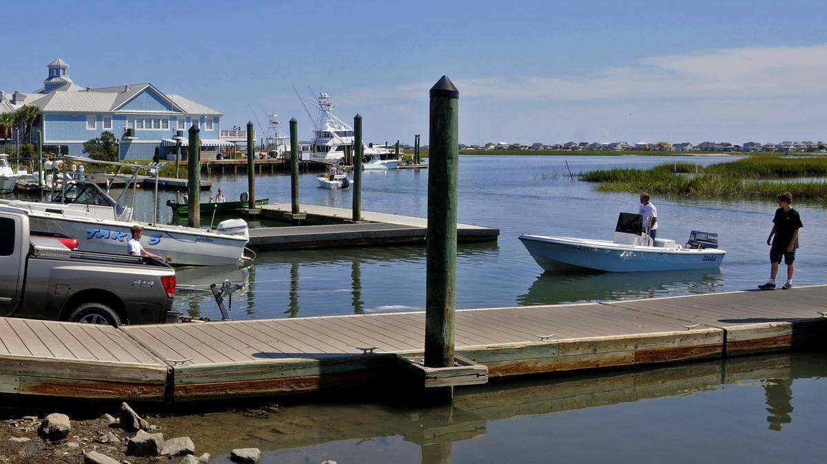 The Murrells Inlet public boat ramp is a busy place as boaters come and go to fish and enjoy the water. A boat that crashed into the dock Thursday, May 1, 2025, injured a bystander.