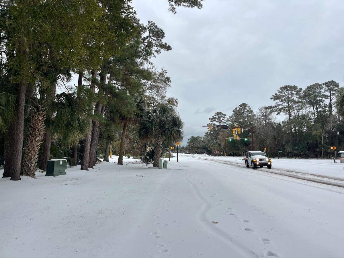 Drivers make their way through the snow on Hilton Head Island on Wednesday, Jan. 22, 2025