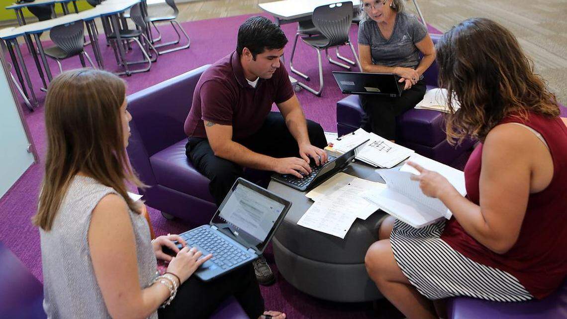 SC education superintendent proposes teacher pay bump, but wants them to clock more days