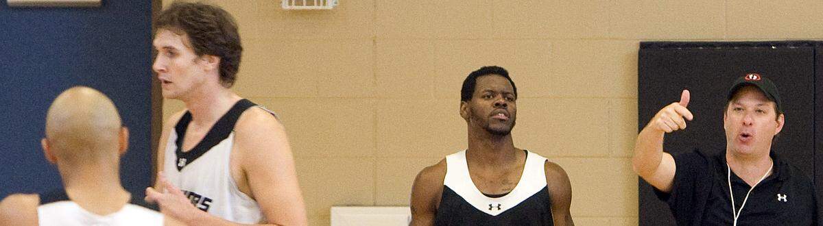South Carolina Warriors head coach Chris Beard (right) at practice at the North Strand Recreation Center in Little River on Wednesday, Nov. 9, 2011. The Warriors are a new team with the ABA (American Basketball Association). Photo by Janet Blackmon Morgan / jblackmon@thesunnews.com
