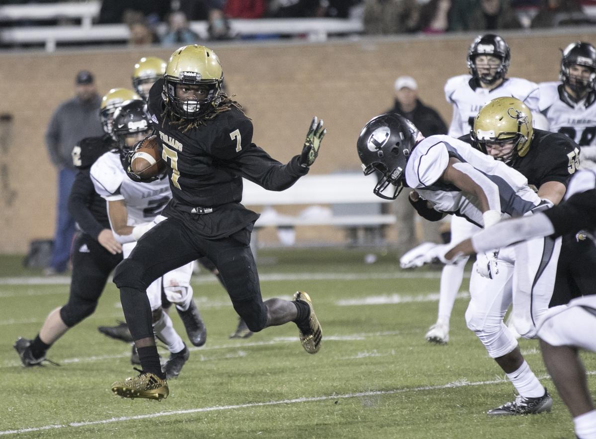 Green Sea’s A.J Campbell runs the ball against Lamar in the State Championship game. Green Sea Floyds defeated Lamar on Friday night to win the class 1A State Championship with a score of 26-20 (final) at Charles W. Johnson stadium in Columbia, S.C. Dec 07, 2018.